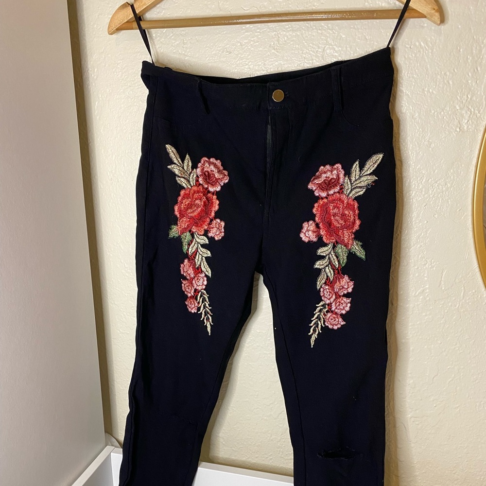 excellent color the trouser fabric stretches no details was only used once